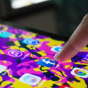 Lo Shopping di Natale è sempre più social Lo Shopping di Natale è sempre più social